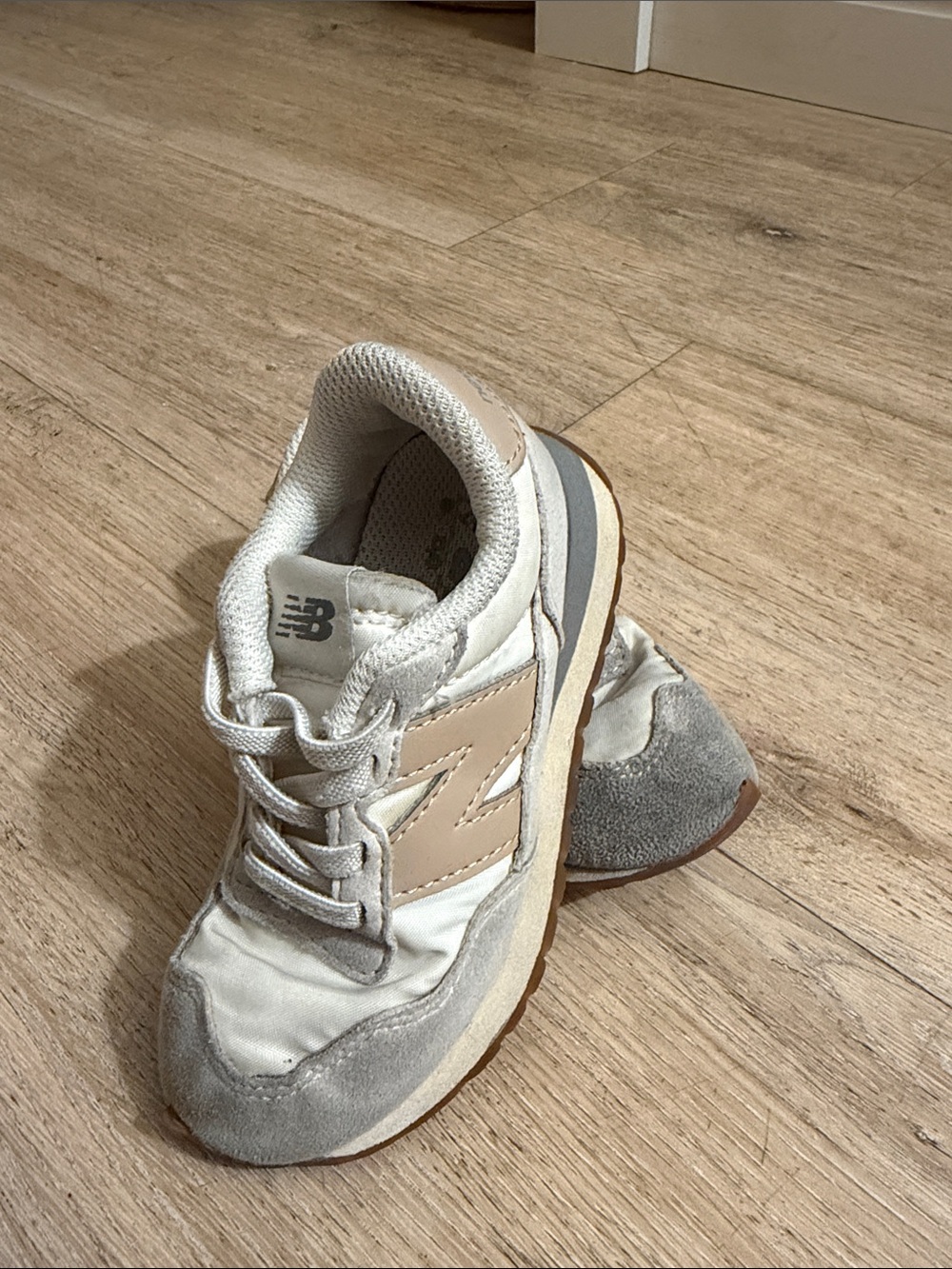 New Balance Women's Cream & Gray Classic Runner